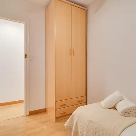 Very 5-bedroom 2 Full Bathroom Apartman *