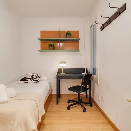 Very 5-bedroom 2 Full Bathroom Apartman Barcelona