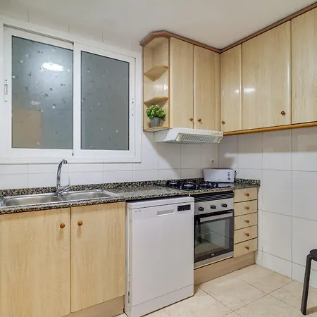 Very 5-bedroom 2 Full Bathroom Apartman